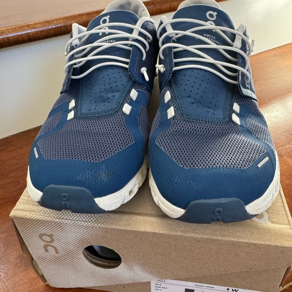 On Running Women’s Cloud Shoes in Navy and White - Picture 5 of 5